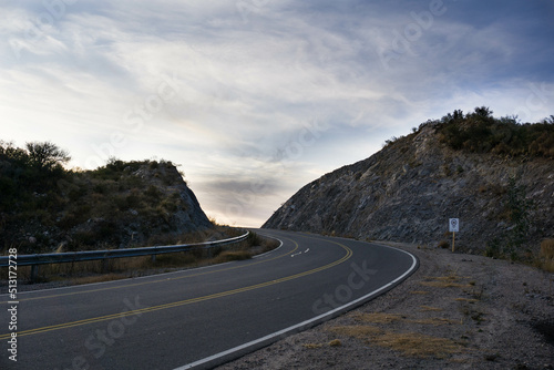 paisajes de la carretera en pleno atardecer © Juanif16