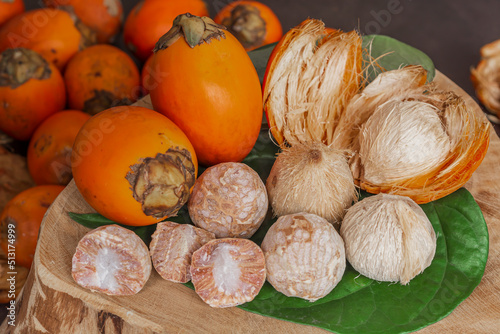 Εκτύπωση καμβά Betel nut or areca nut with betel leaf isolated on wooden background