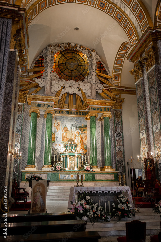 Obraz premium wooden benches in a catholic church interior