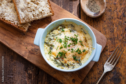 Tableau sur toile Egg baked in spinach and bechamel sauce