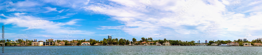 Fototapeta premium Residential buildings in Miami Beach