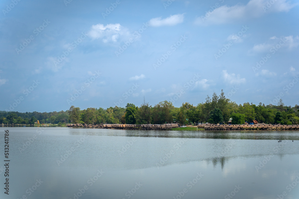 Obraz premium Huay Tueng Tao Park is a public place for people to relax and a tourist attraction for rafts selling food by the water and a variety of outdoor activities in Chiang Mai, Thailand.