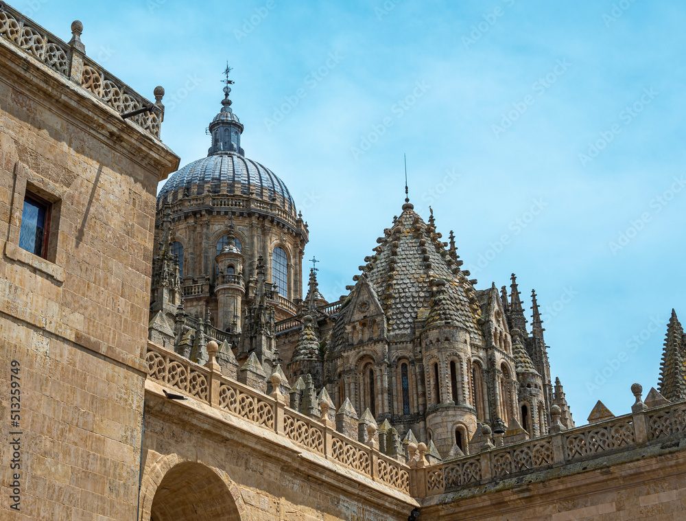 Cimborrio y cúpula de la catedral gótica siglo XVI de Salamanca, España