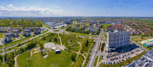 Letnia panorama z widokiem na park górczyński i watral, miasto Gorzów Wielkopolski z lotu ptaka
