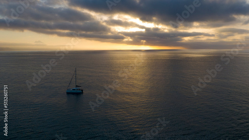 Amanecer barco y mar © Ruben