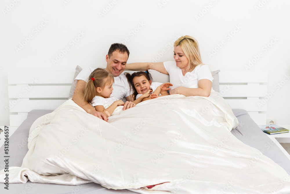 A young family with young children to bed in the bedroom A young family with young children to bed in the bedroom