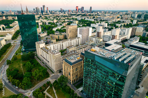 Obraz na plátně Warszawa, panorama centrum Warszawy o zachodzie słońca, centrum biznesowe 2022