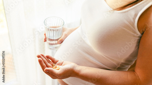 Bild auf Leinwand Supplements vitamins pill