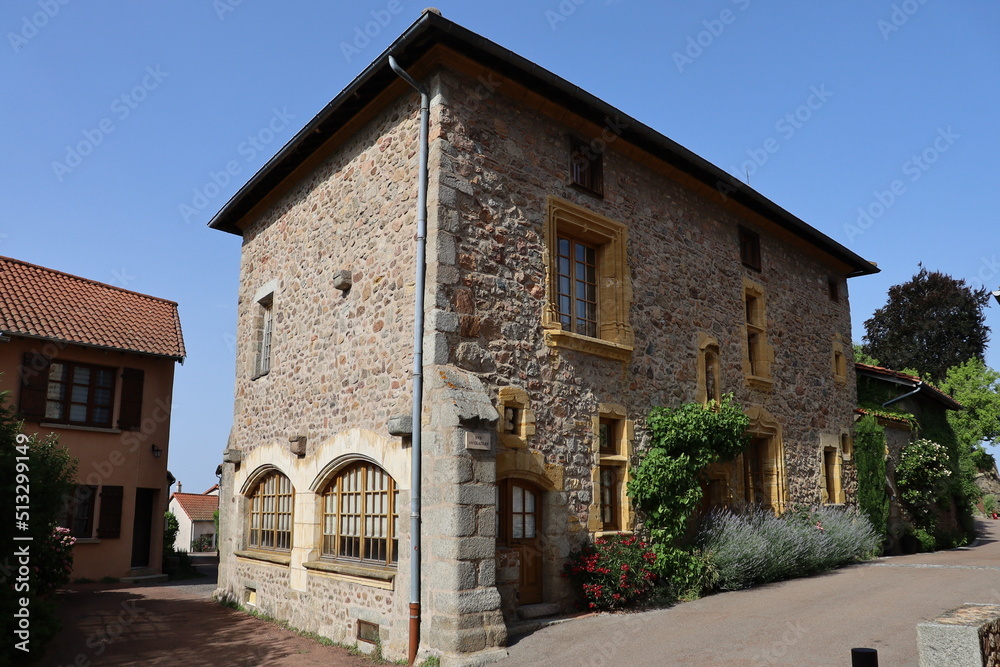 Maison typique, vue de l'extérieur, village Le Crozet, département de la Loire, France
