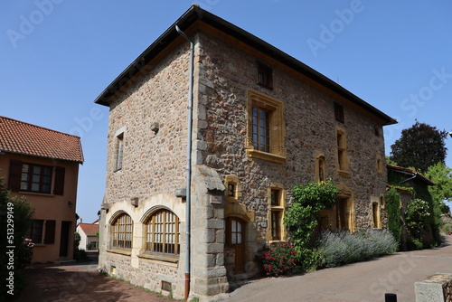 Maison typique, vue de l'extérieur, village Le Crozet, département de la Loire, France