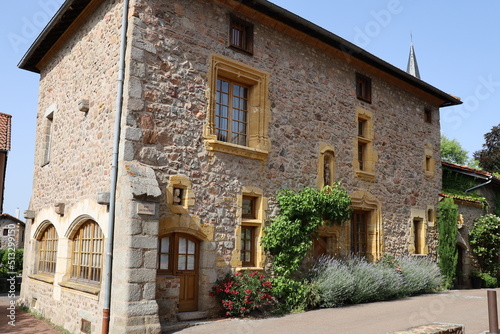 Fototapeta Naklejka Na Ścianę i Meble -  Maison typique, vue de l'extérieur, village Le Crozet, département de la Loire, France