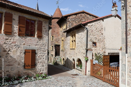 Fototapeta Naklejka Na Ścianę i Meble -  Ancienne rue typique, village Le Crozet, département de la Loire, France