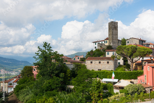Obraz na płótnie The hilltop town of Vezzano, Italy.