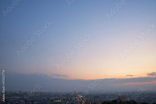 黄昏時の夕焼けの空