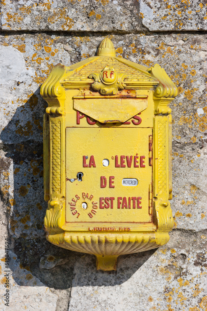 France, ancienne boîte aux lettres des PTT // France old PTT mailbox Stock Photo Adobe Stock