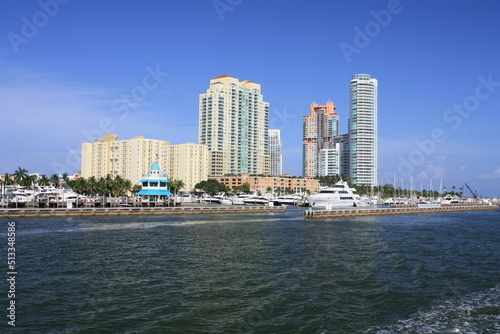Obraz na płótnie downtown Miami landscape, many buildings w salonie
