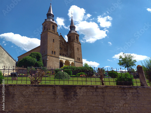 Kirche Helfanter Dom in Helfant, einem Ortsteil von Palzem im Landkreis Trier-Saarburg an der Obermosel. Aussicht vom Wanderweg Moselsteig, Etappe 2 von Palzem nach Nittel. photo