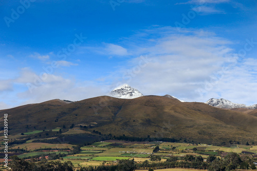 Paisaje del volcán corazón en la provicia de Pichincha en Ecuador despues de una fuerte nevada 