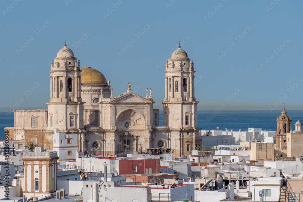 Stadtansicht Cadiz, Andalusien mit Blick auf die Kathedrale