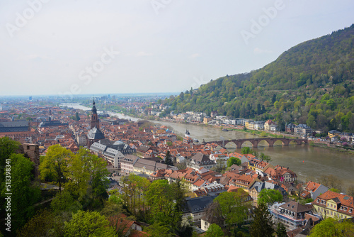 Wahrzeichen Deutschlands - wundersch  ne mittelalterliche Stadt Heidelberg mit beeindruckender Burg und Br  cke