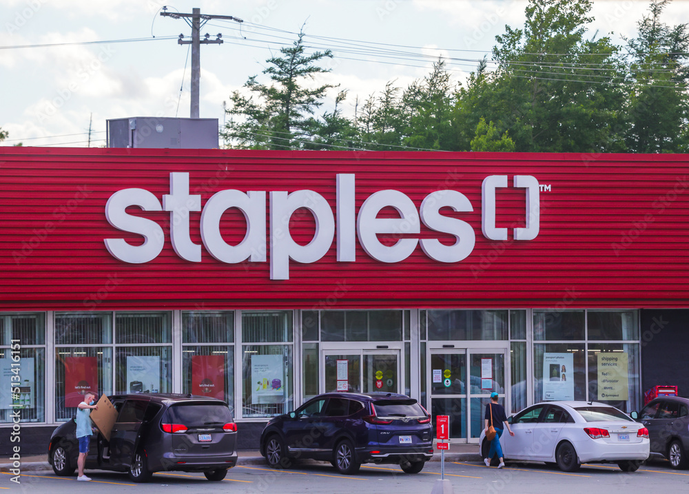 Staples Storefront. Staples is an American office retail company  specialized in office supplies. HALIFAX, NOVA SCOTIA, CANADA - JUNE 2022  Stock-Foto | Adobe Stock