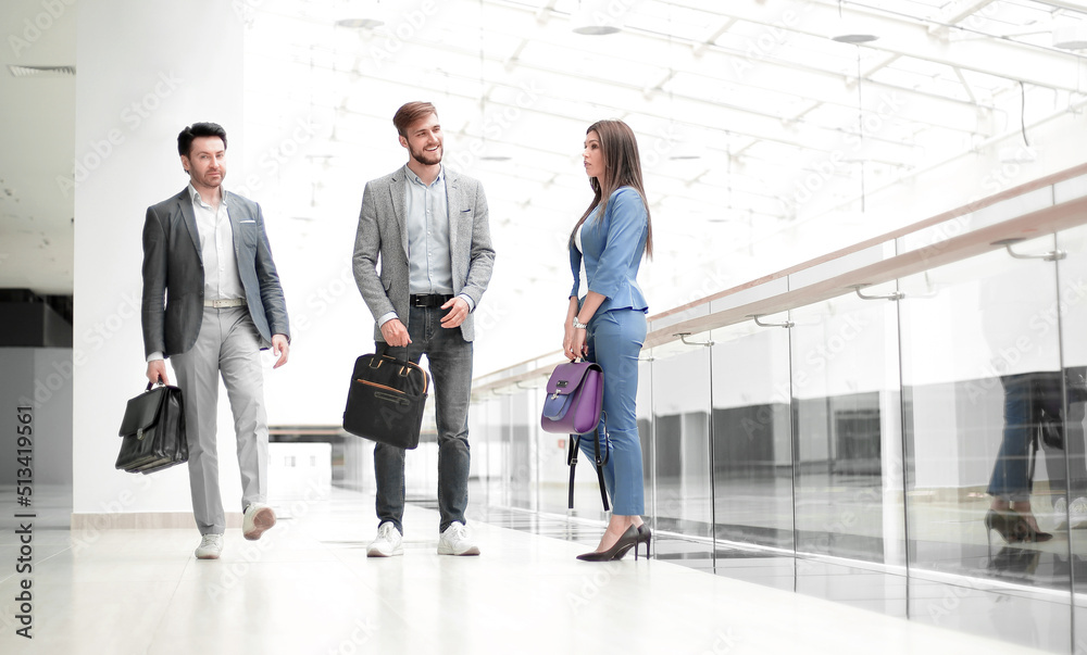 business team goes and discusses business issues business team goes and discusses business issues