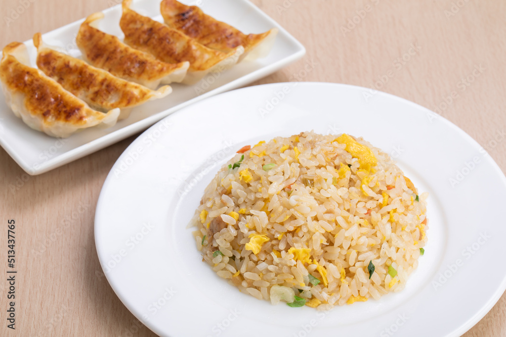 チャーハンと餃子　Fried rice and dumplings