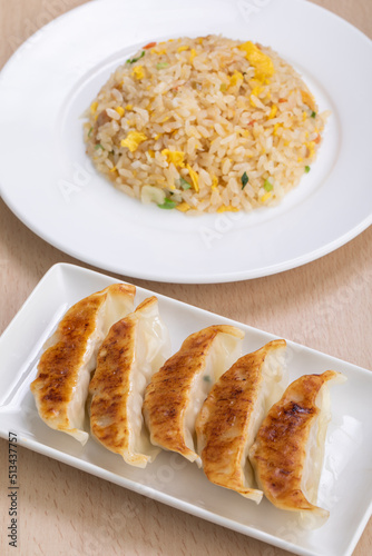 チャーハンと餃子　Fried rice and dumplings