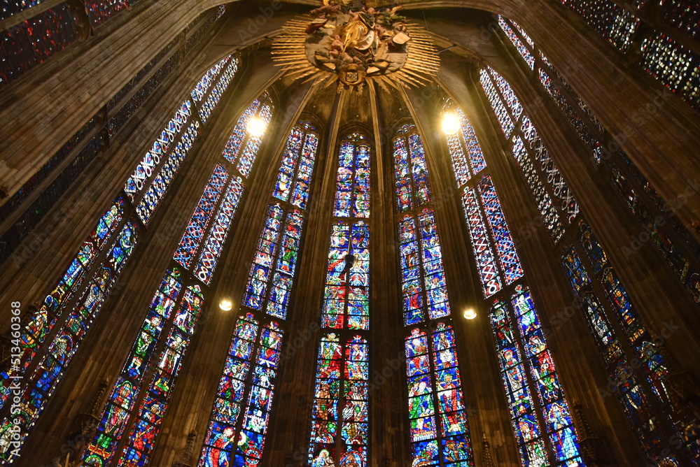 Obraz premium Choeur à vitraux de la cathédrale d'Aix-La-Chapelle. Allemagne