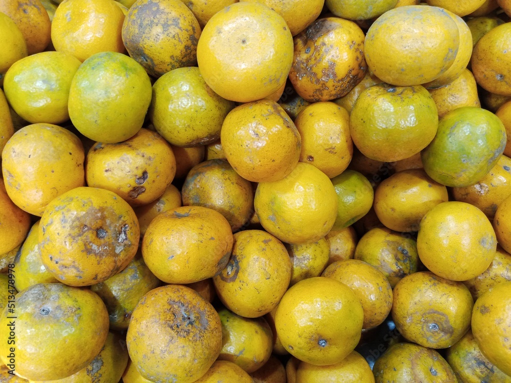 ripe oranges. fruit that is suitable for a healthy diet menu