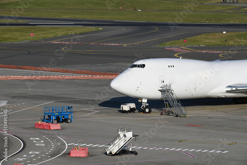 avion vol pilote vacances transport aviation ciel survol aéroport fret marchandise cargo