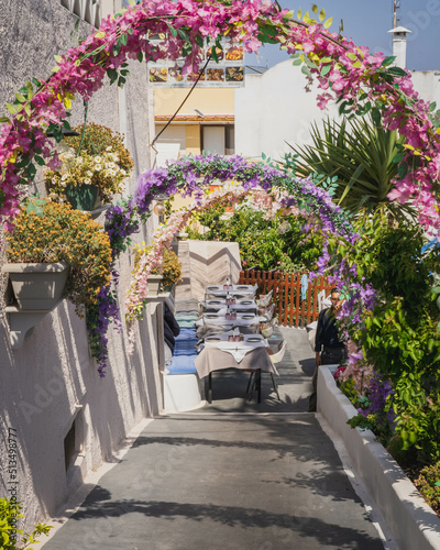 Fototapeta Naklejka Na Ścianę i Meble -  Streets and buildings in the street of Fira (Thera) city on the island of Santorini, Greece.