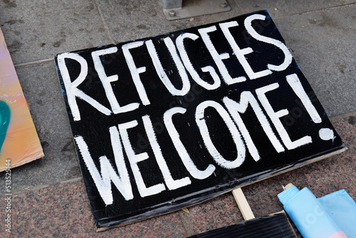 Schilderij op canvas Sign written Welcome refugees