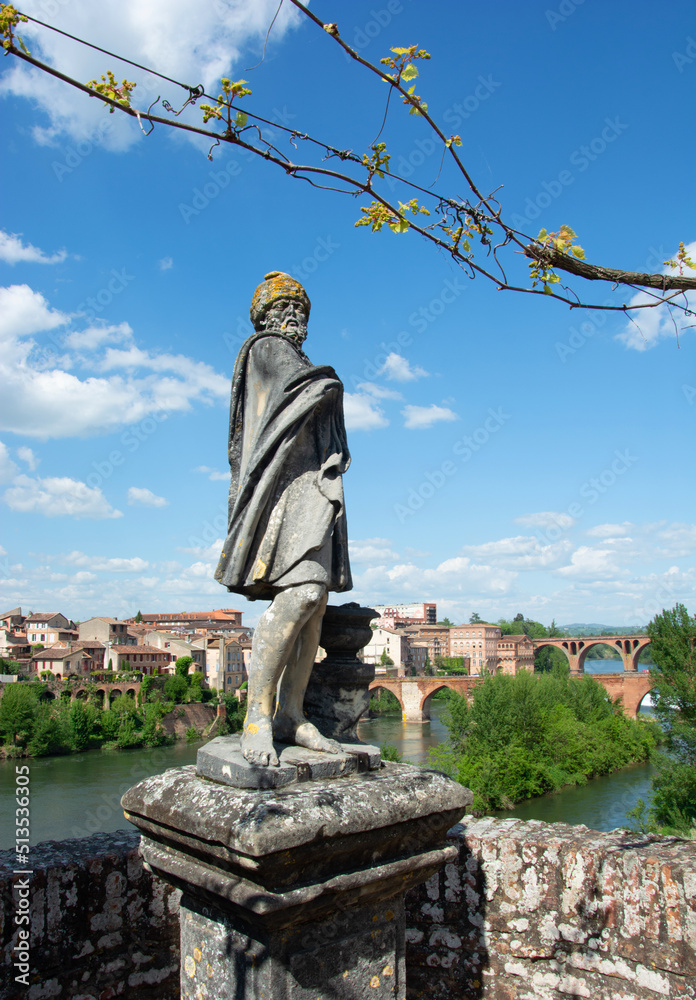 Fototapeta premium Sculpture in the stone passage near the Toulouse-Lautrec museum in Albi in France.