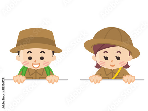 下を覗き込む探検隊の子供　ボーイスカウト　冒険　アウトドア