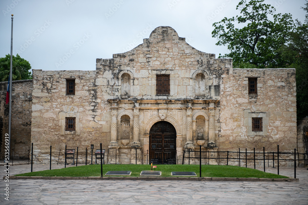Fototapeta premium The Alamo Chapel - San Antonio, Texas