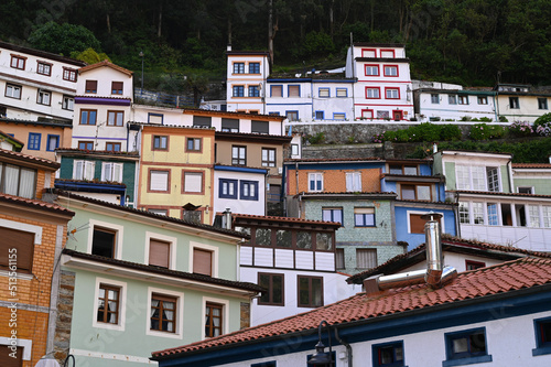 Maisons colorées du village Cudillero en Espagne