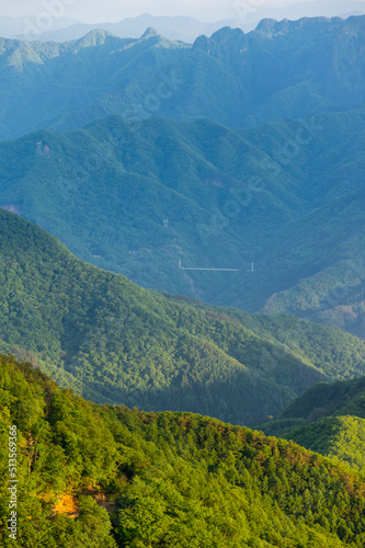 御荷鉾スーパー林道の展望台から見る山の風景 © officeU1