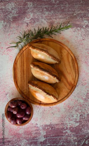 La salteña es un tipo de empanada de origen boliviano , ​ comido como una merienda jugosa y rellena con carne, pollo u otras carnes, huevo duro, especias, y otros ingredientes, cocida al horno