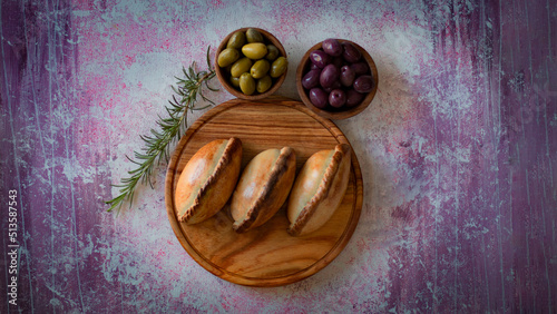 La salteña es un tipo de empanada de origen boliviano , ​ comido como una merienda jugosa y rellena con carne, pollo u otras carnes, huevo duro, especias, y otros ingredientes, cocida al horno