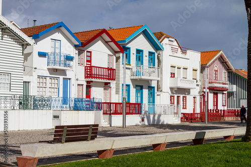 Die bunt gestreiften Hausfassaden von Costa Nova, Portugal
