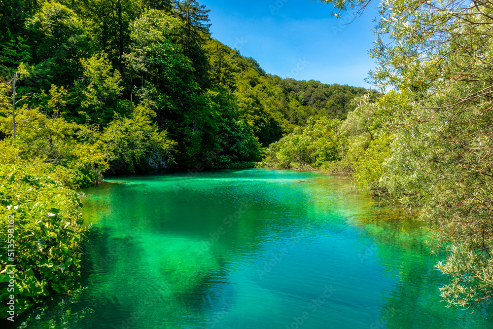 Fototapeta premium Entdeckungstour durch den wunderschönen Nationalpark Plitvicer Seen - Kroatien
