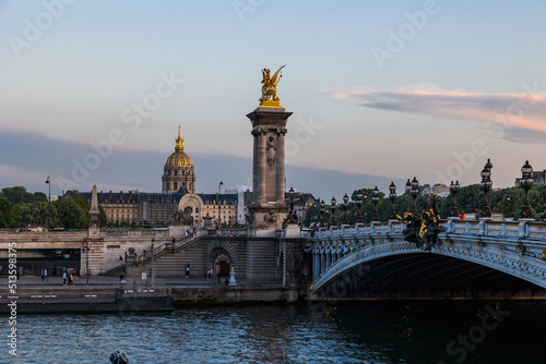 Les Invalides et le Pont Alexandre III au coucher du soleil © Ldgfr Photos