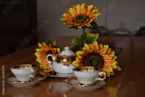 Design floreale con le tazze caffe-