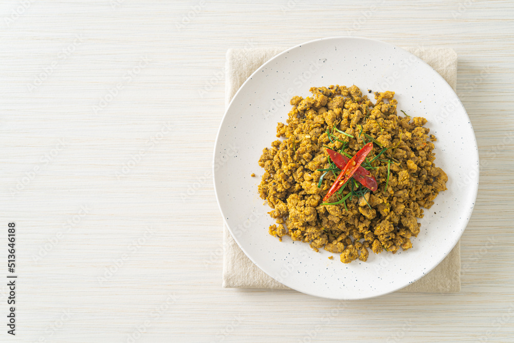 Stir Fried Pork with Yellow Curry Paste Stir Fried Pork with Yellow Curry Paste