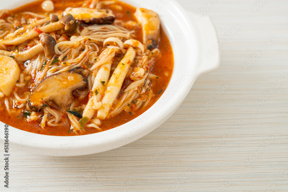 Stir-fried Spicy Mushroom with Tom Yum Soup Stir-fried Spicy Mushroom with Tom Yum Soup