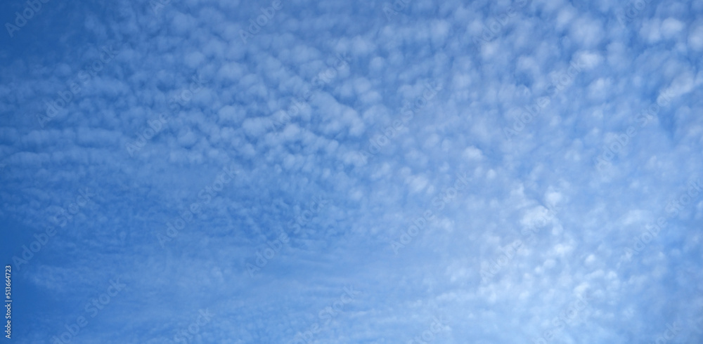 Obraz premium blue sky with dramatic clouds 