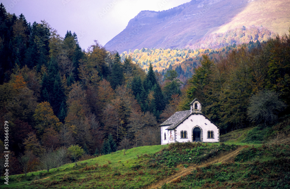 Ermita de nuestra señora de las nieves.Bosque de Irati.Cordillera pirenaica.Navarra.España. Ermita de nuestra señora de las nieves.Bosque de Irati.Cordillera pirenaica.Navarra.España.