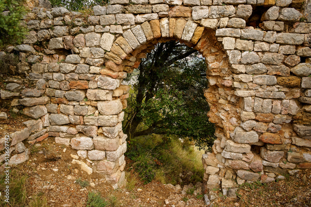 Castillo del Puig de Meià. siglo XI.Montsec de Rubies.Lleida.Cordillera pirenaica.Catalunya.España.