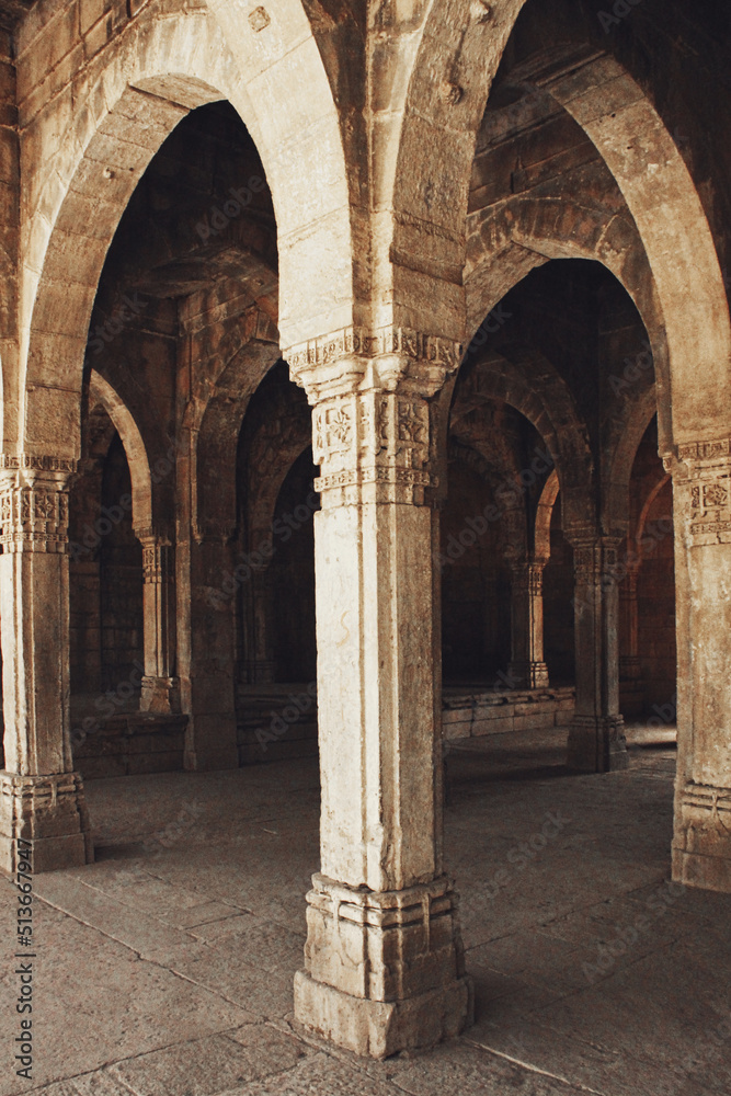 Game of Arches at the Custom House, Champaner